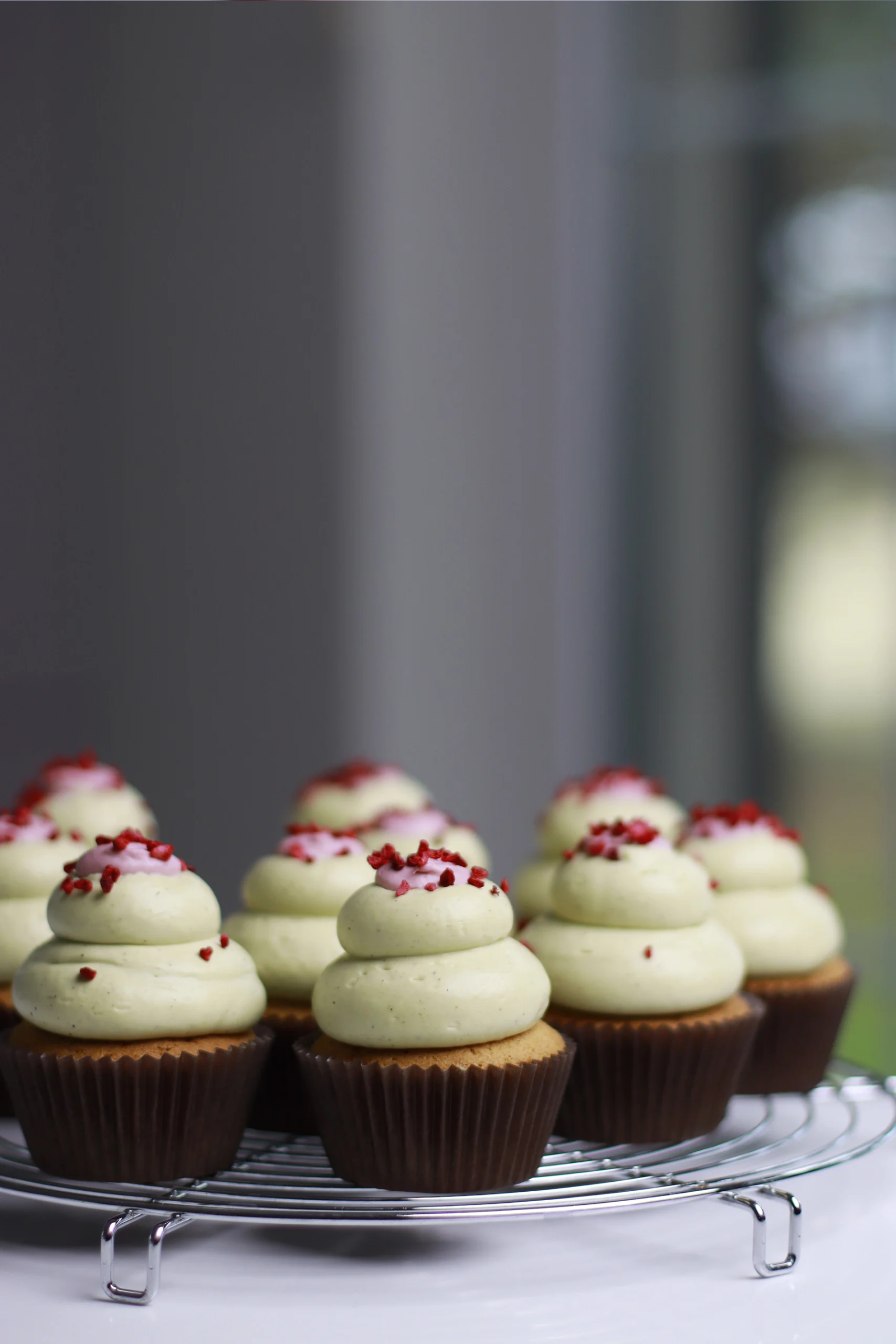 Pistacijų aviečių keksiukai 3