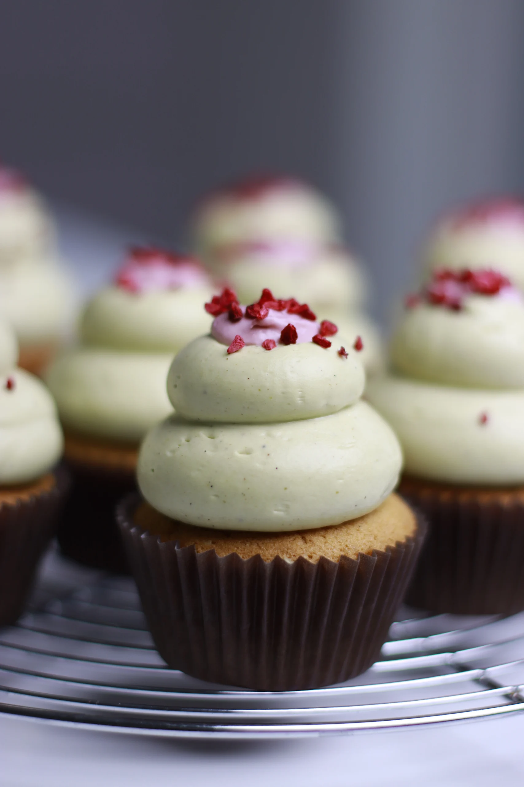 Pistacijų aviečių keksiukai 4