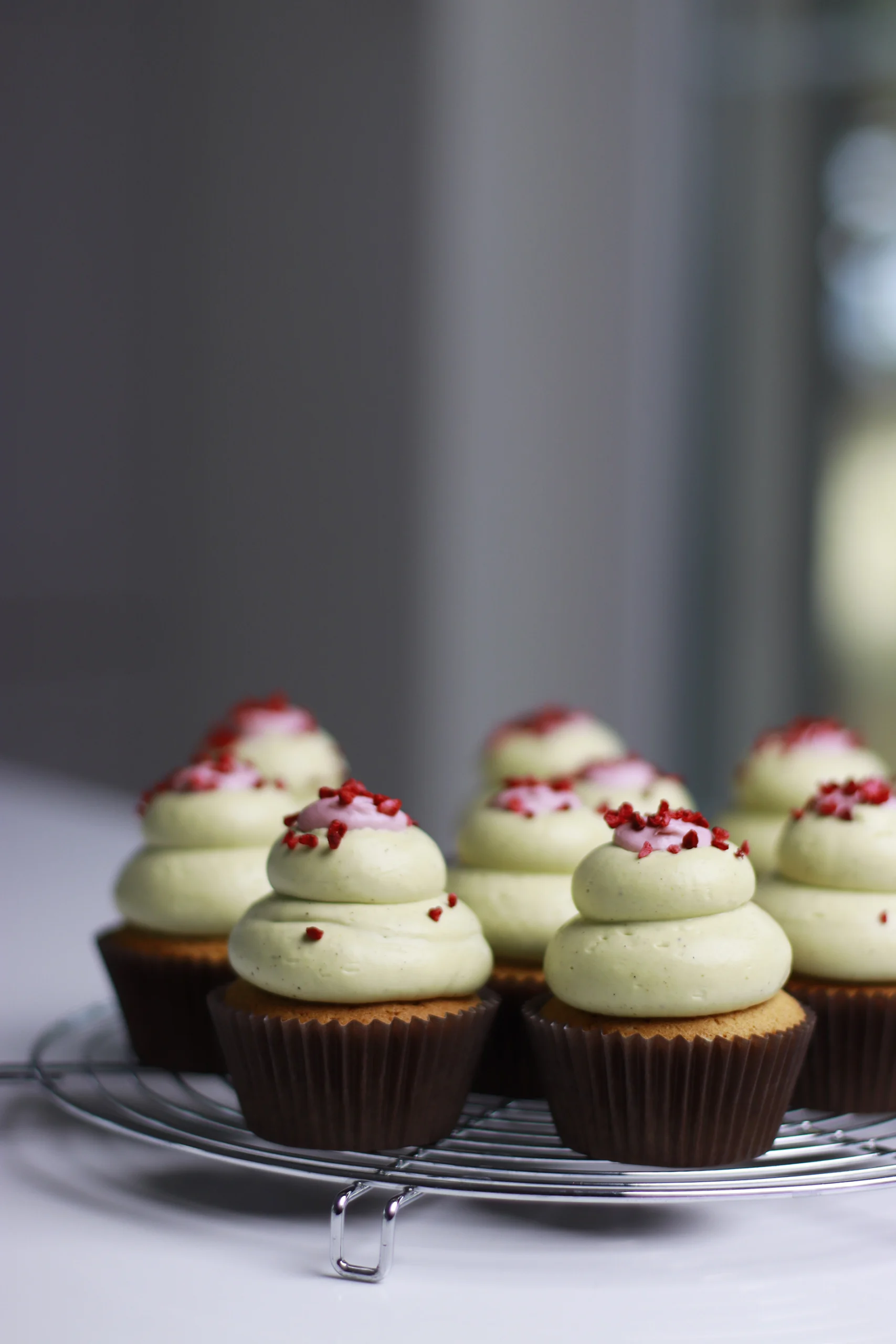 Pistacijų aviečių keksiukai 6